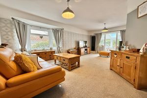 20' Lounge/Dining Room- click for photo gallery